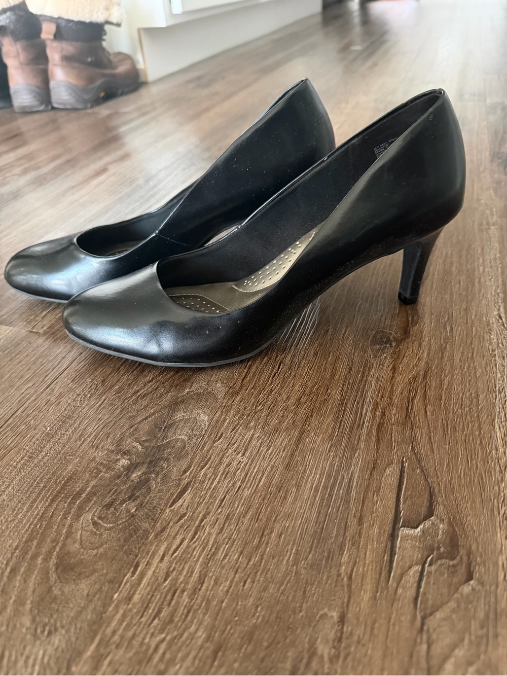 dexflex comfort Black Mid-Heel Pumps